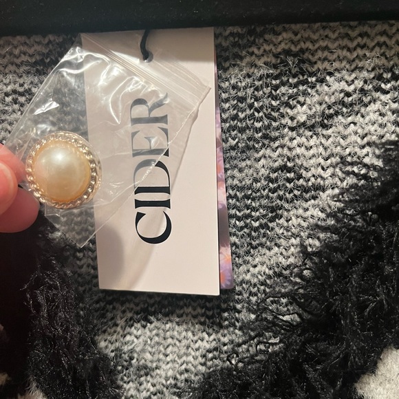 Black and White Preppy Houndstooth Sweater Vest - Picture 5 of 10